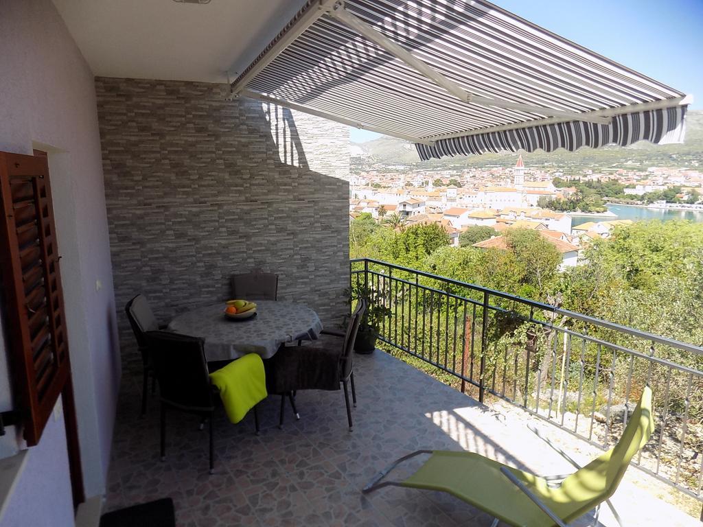 Apartmani Balan S Vanjskim Bazenom Trogir Room photo