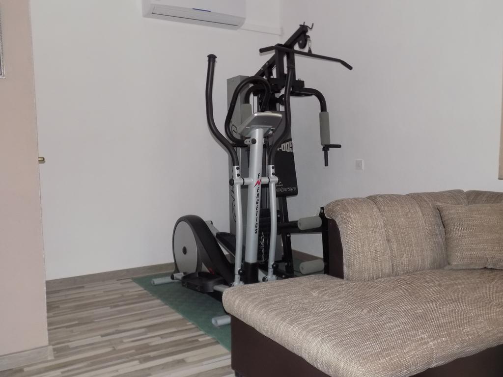 Apartmani Balan S Vanjskim Bazenom Trogir Exterior photo